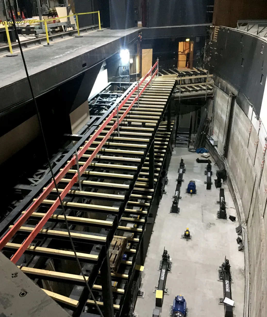 Temporäre Absturzsicherung auf einer Baustelle